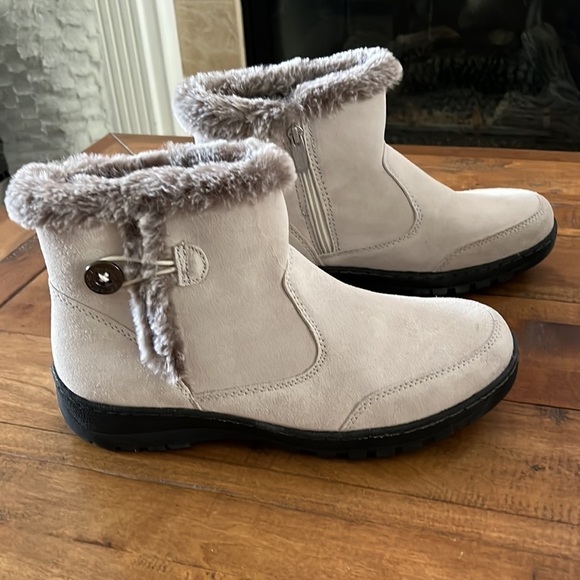 KHOMBU white suede booties, 9 - Picture 2 of 9